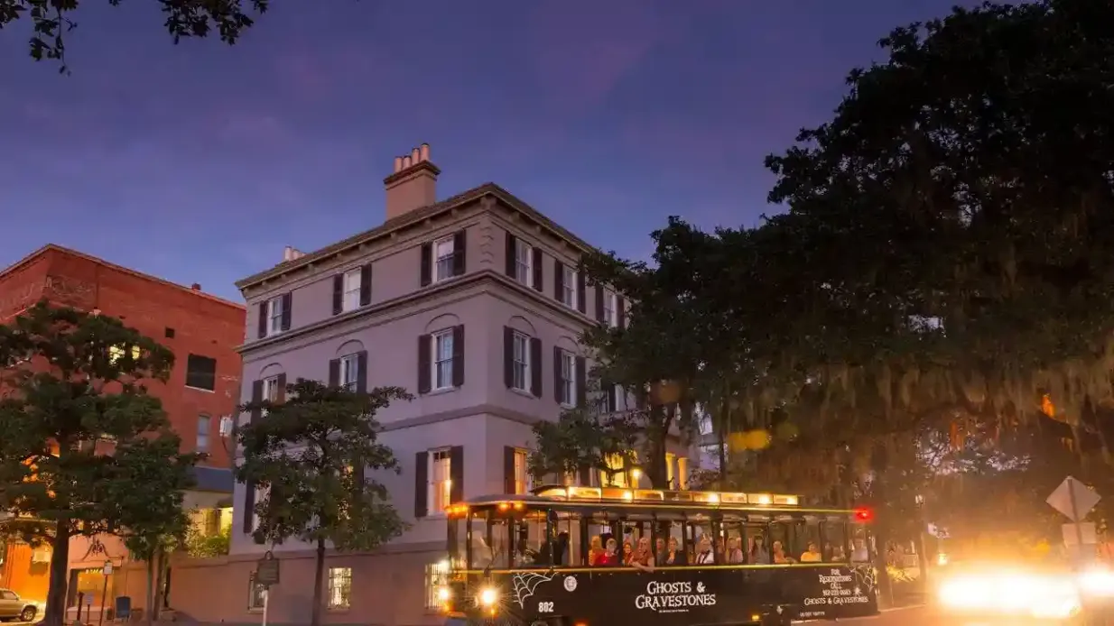 Savannah: Ghosts & Gravestones Tour Provided by Historic Tours of America, Inc