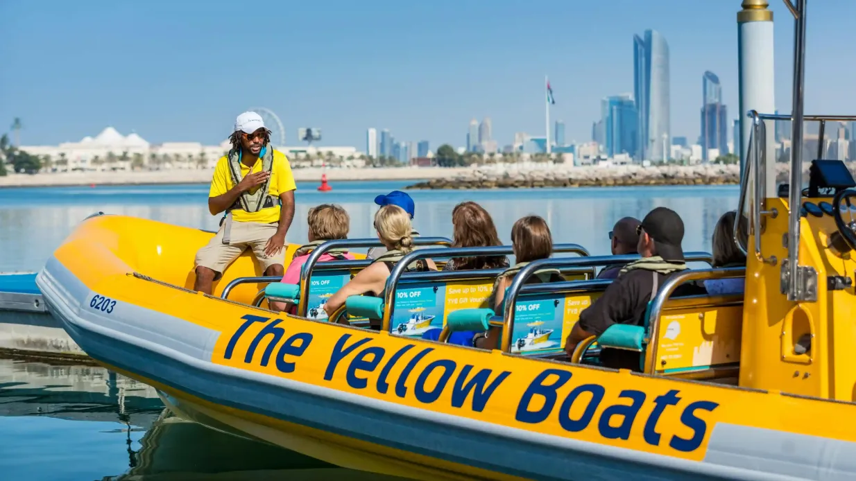 60-Minutes Emirates Palace Corniche & Lulu Island Boat Tour