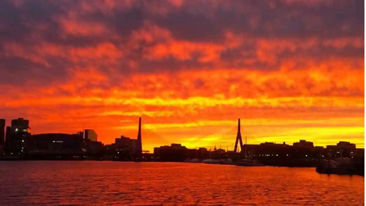 Hafen von Boston: 90-minütige Sightseeing Bootstour bei Sonnenuntergang
