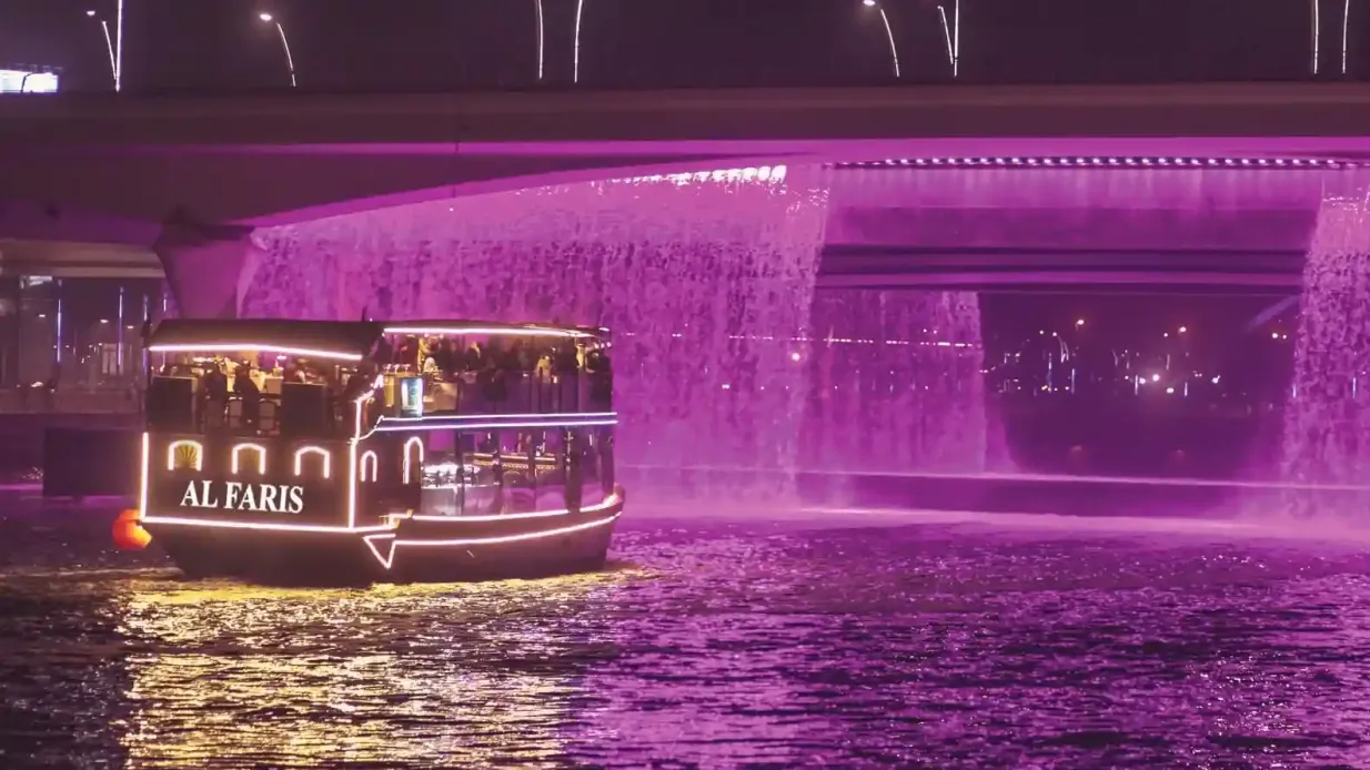 Crucero en dhow con cena en el Canal de Dubai