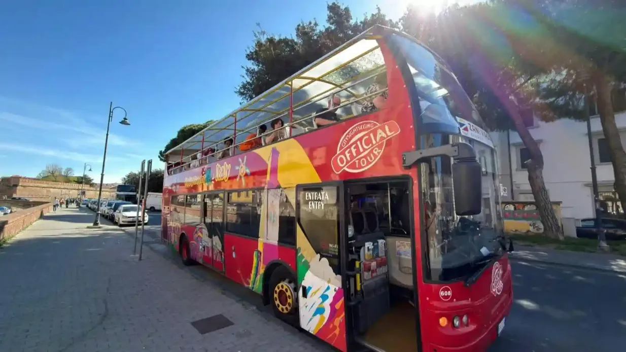 Livorno: Hop-on Hop-off Bus Operado por Sightseeing Experience SRL
