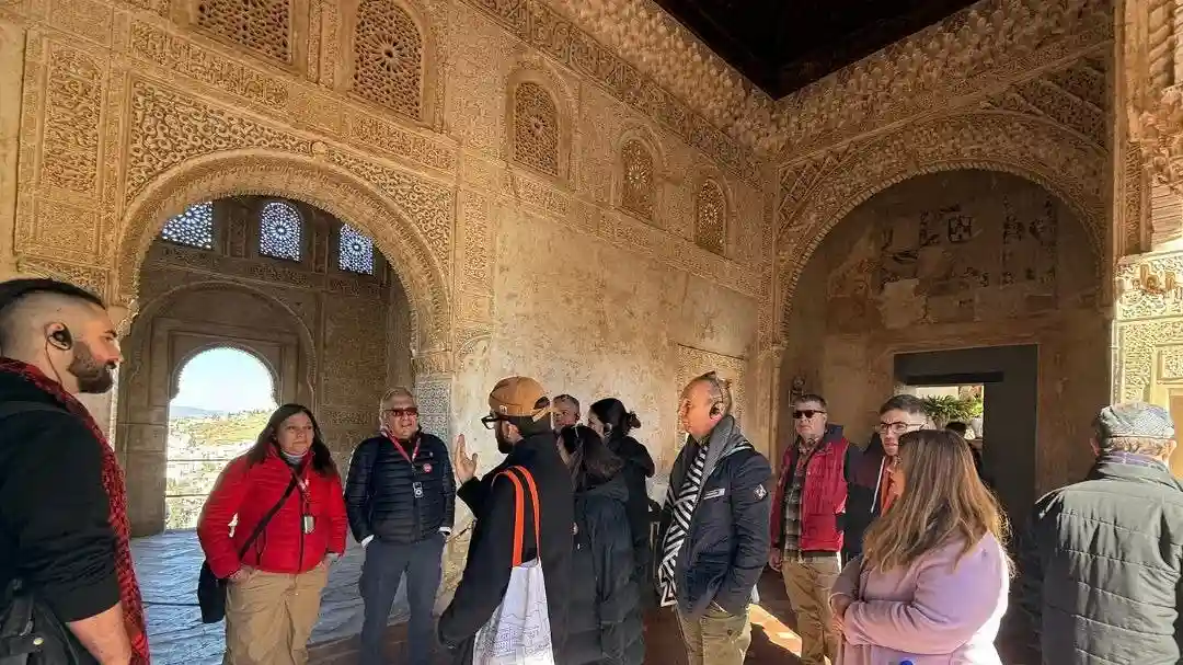 Alhambra: Visita guiada de um dia + City Pass