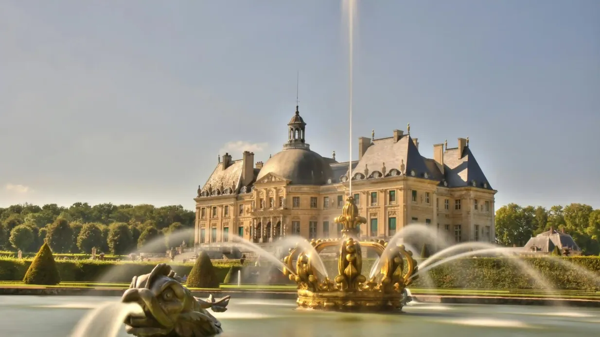 Château de Vaux-le-Vicomte: Entry Ticket + Roundtrip Transfer from Melun Provided by Château de Vaux-le-Vicomte