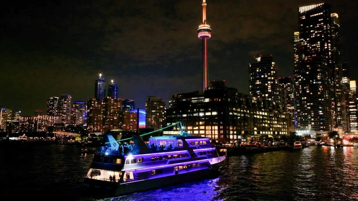 Toronto Harbour: Dinner Cruise Provided by City Cruises Toronto