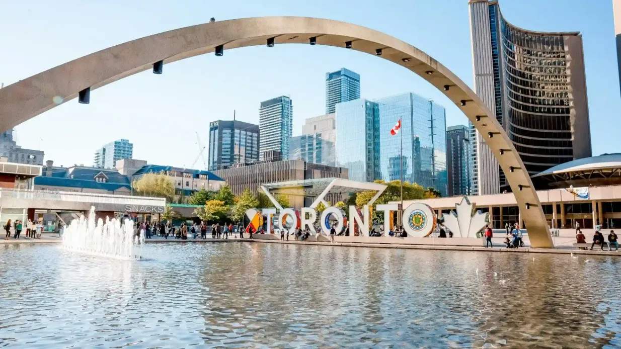 Toronto: Guided Bus Tour Provided by Gray Line Niagara Falls / Toronto
