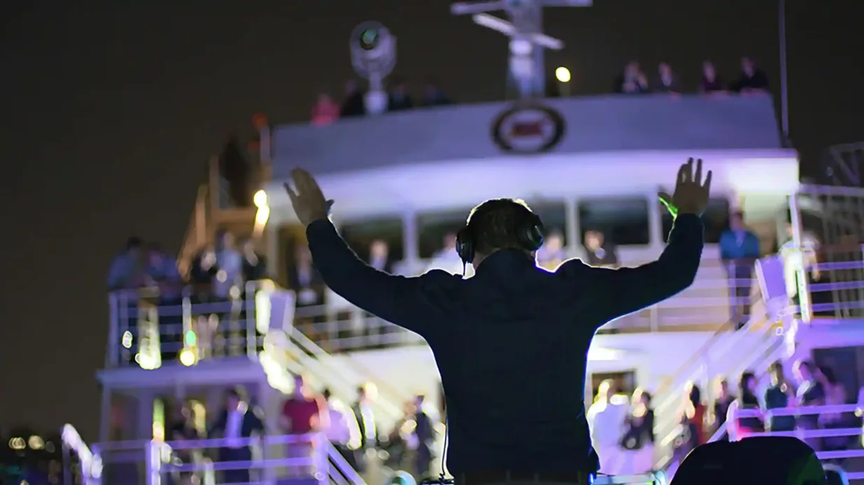 Quebec City: Jantar Cruzeiro com 3 pratos Organizado por AML Cruises