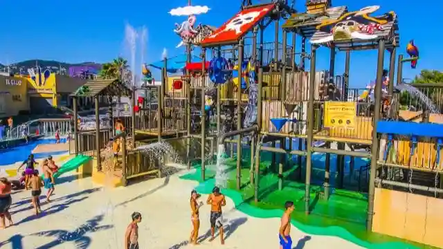 Parque aquático Illa Fantasia: bilhete sem filas Organizado por Travel Cracks SL