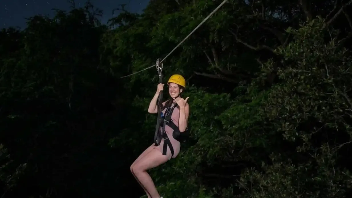 Coral Crater Adventure Park: Zipline-Erlebnis bei Nacht Bereitgestellt von Coral Crater Adventure Park