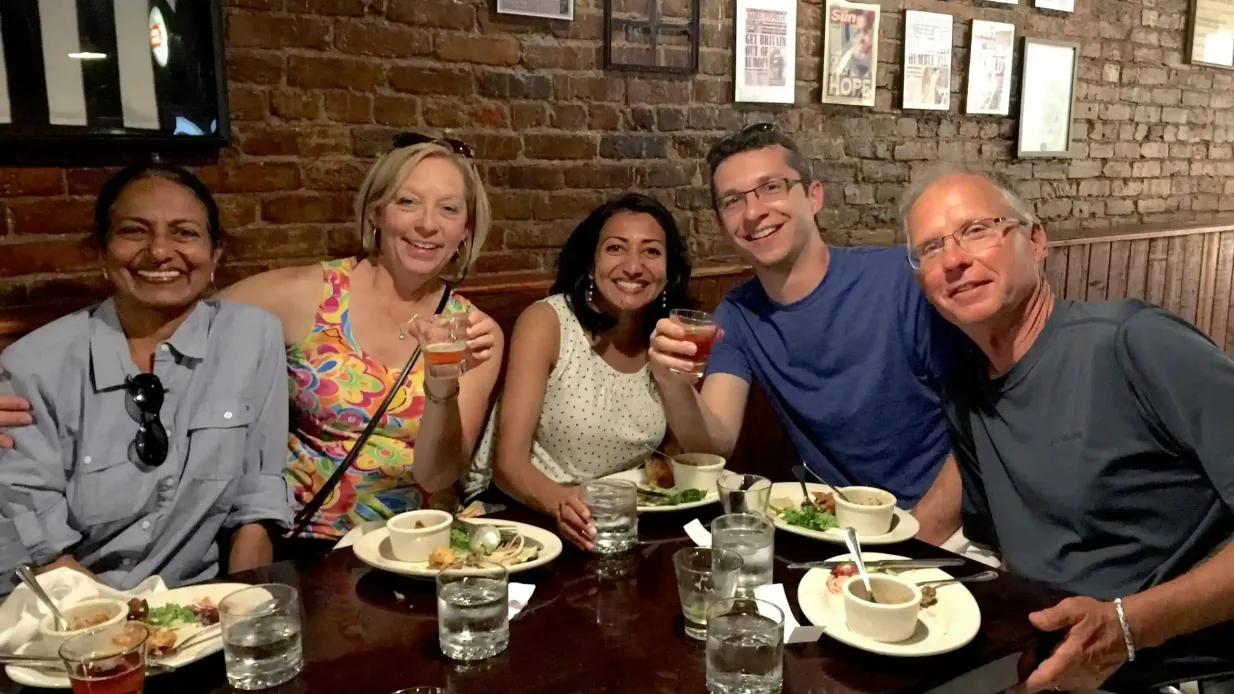 Centre-ville : Visite à pied de la gastronomie et de l'histoire Fournie par Fareharbor Marketplace USD