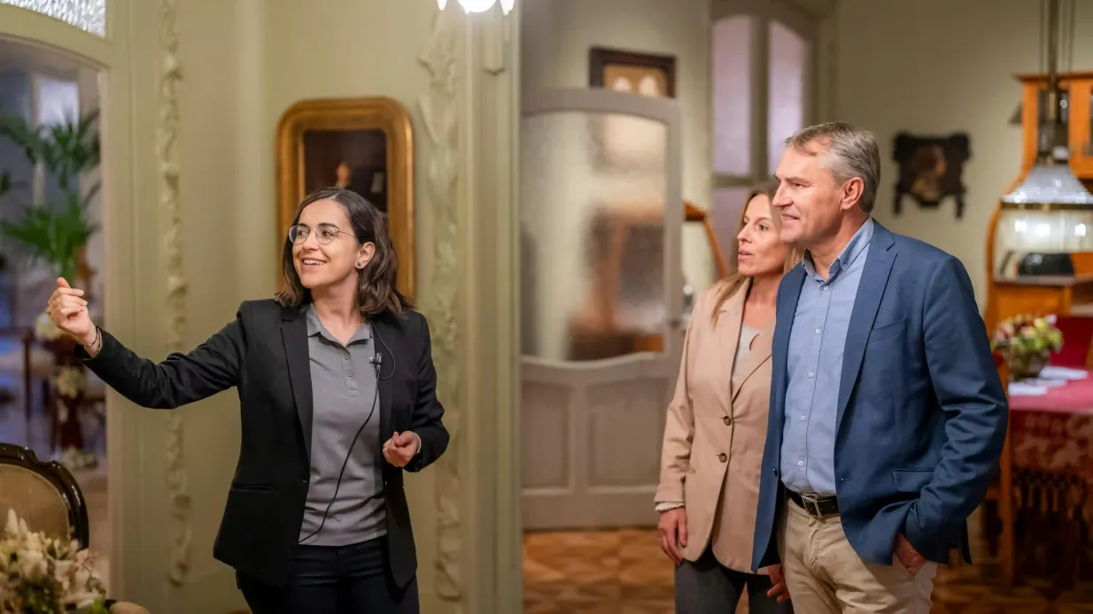 Casa Milà - La Pedrera: tour guiado em grupo pequeno + Copo de Cava Organizado por FUNDACIÓ CATALUNYA LA PEDRERA