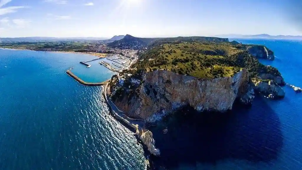 Illes Medes & L'Estartit: Catamaran Cruise from Roses Provided by Nautilus Submarino, SL