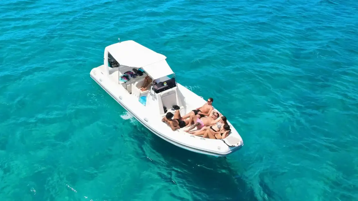 Favignana & Levanzo: RIB Boot Tour ab Trapani + Mittagessen & Aperitif Bereitgestellt von Mare e Vento di Favignana - Escursioni Tour in Barca Egadi - Fav