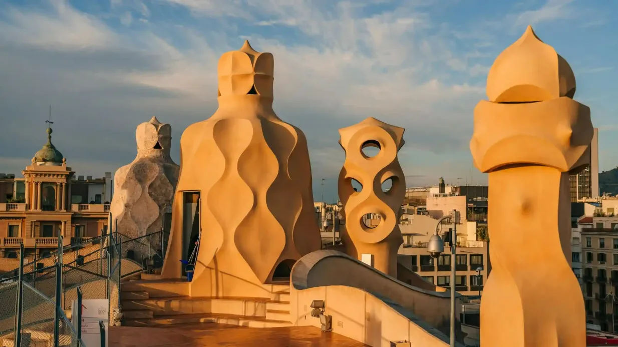 Casa Milà - La Pedrera: Acceso anticipado + Tour en japonés con guía