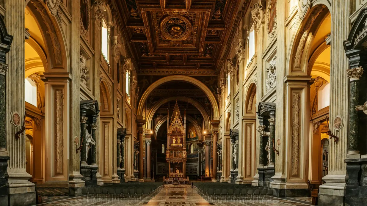 Basilica di San Giovanni in Laterano: Tour guidato + Chiostro Fornito da Vicariato di Roma - Opera Romana Pellegrinaggi