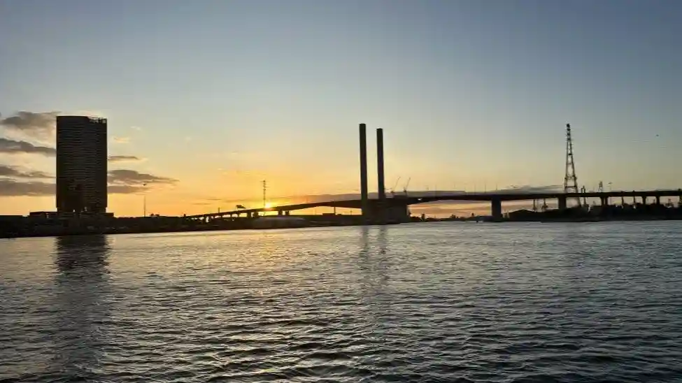 Melbourne: tour in barca al tramonto durante la “Gold Hour”