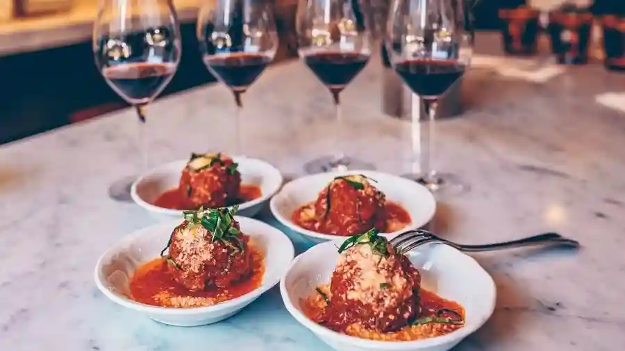 Puerta al West Loop: Recorrido gastronómico Operado por Fareharbor Marketplace USD