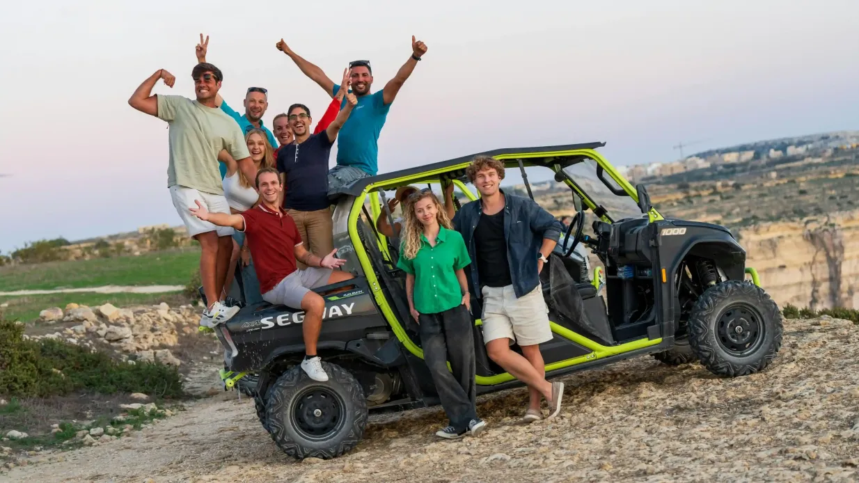 Gozo: Tour autoguidato guidato in UTV + Pranzo + Tour in barca + Trasferimenti Fornito da Cominology Ltd
