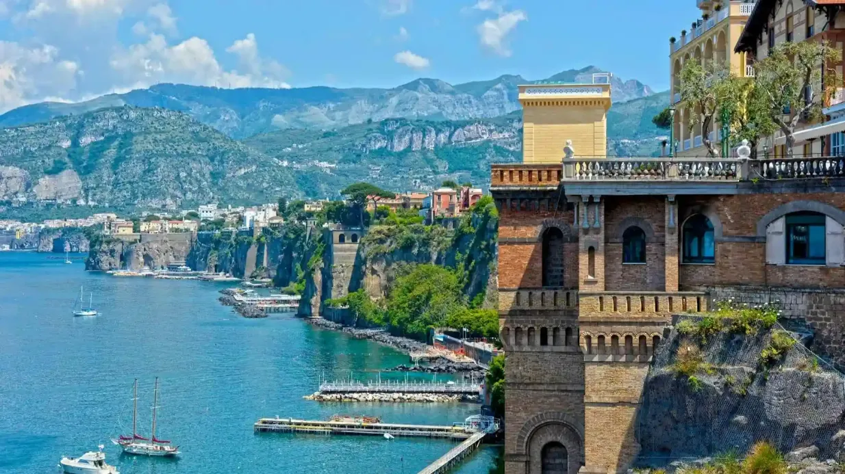 Pompeii & Sorrento: Guided Day Tour from Naples + Lunch Provided by Project Napoli Service sas