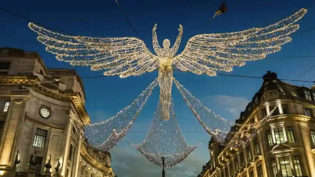 London: Christmas Lights Bus & Hop-on Hop-off Boat Tour
