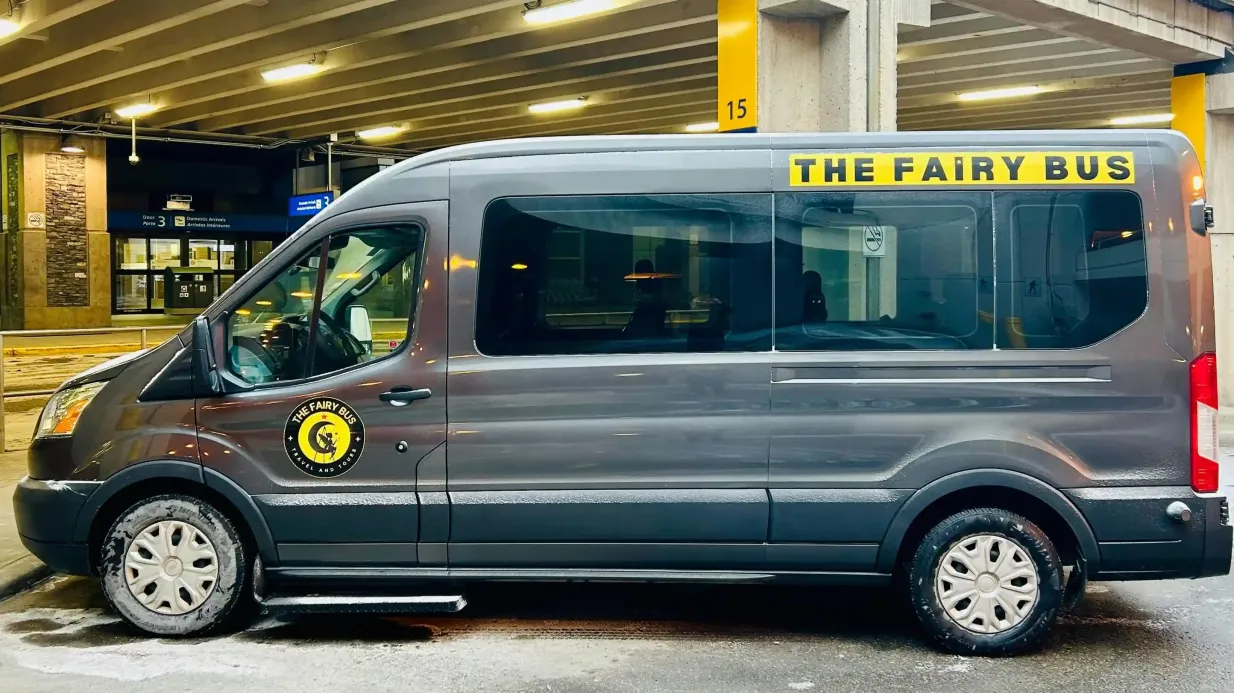 Lake Louise: Privater Transfer von Calgary oder dem internationalen Flughafen Calgary Bereitgestellt von The Fairy Bus