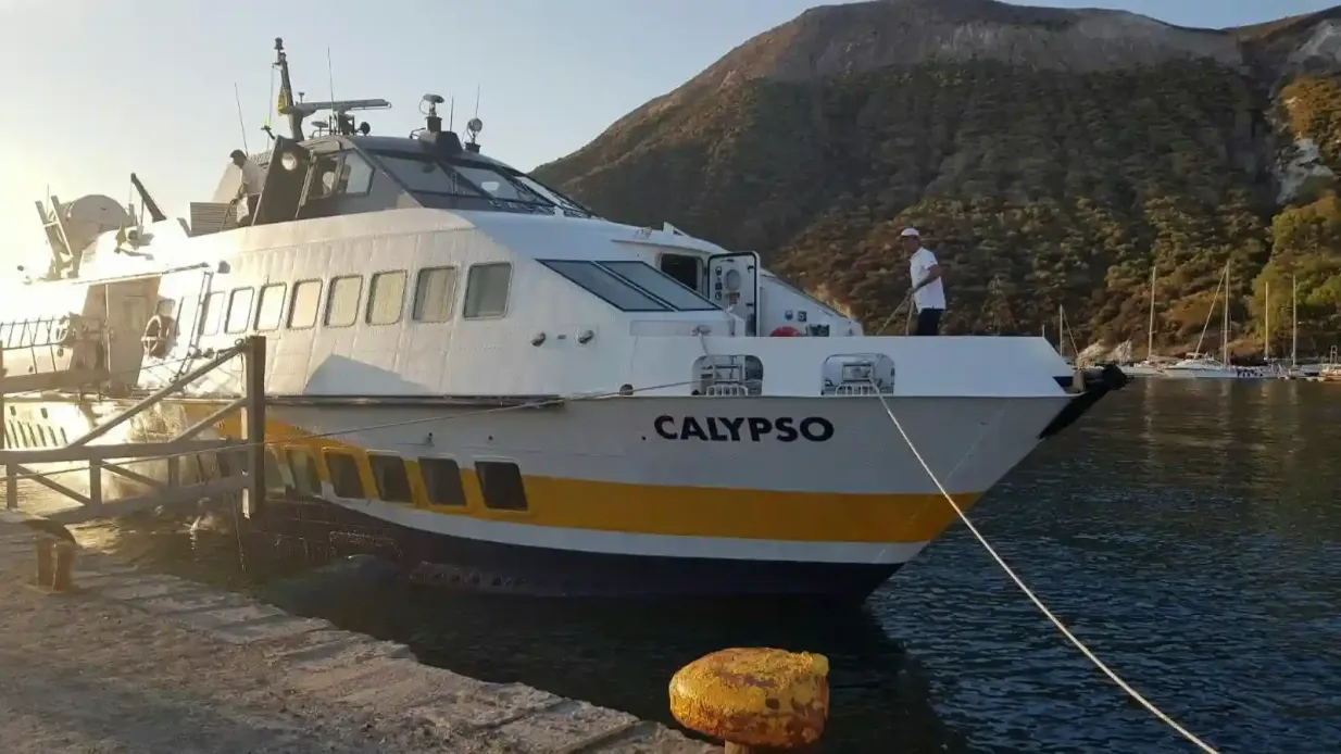Ilhas Eólias: Ferry de ida de Lipari para Filicudi