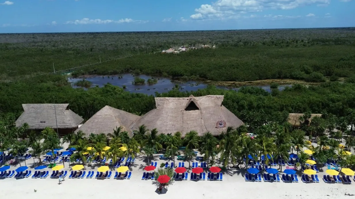 Kuzá Beach & Adventure Park: Passe Deluxe + Snorkeling guiado + Visita ao El Cielito Organizado por GLOBAL CRUISES MX