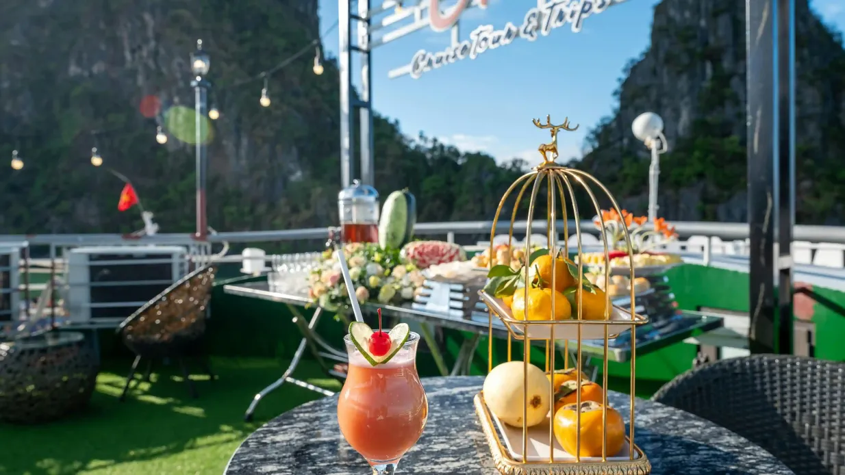 Bahía de Ha Long: Paseo en barco + Sung Sot y Ti Top + Almuerzo + Traslados opcionales Operado por SST TRAVEL