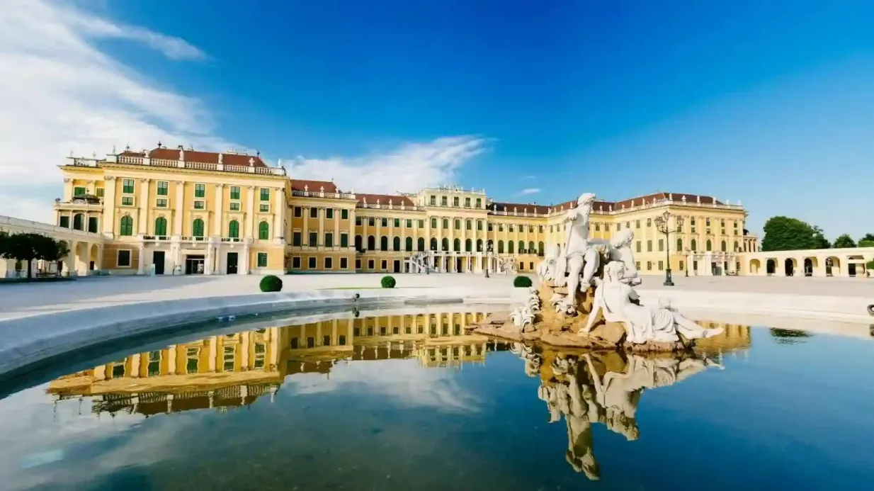 Vienna Sightseeing: 24-Hr Hop-on Hop-off Bus turístico