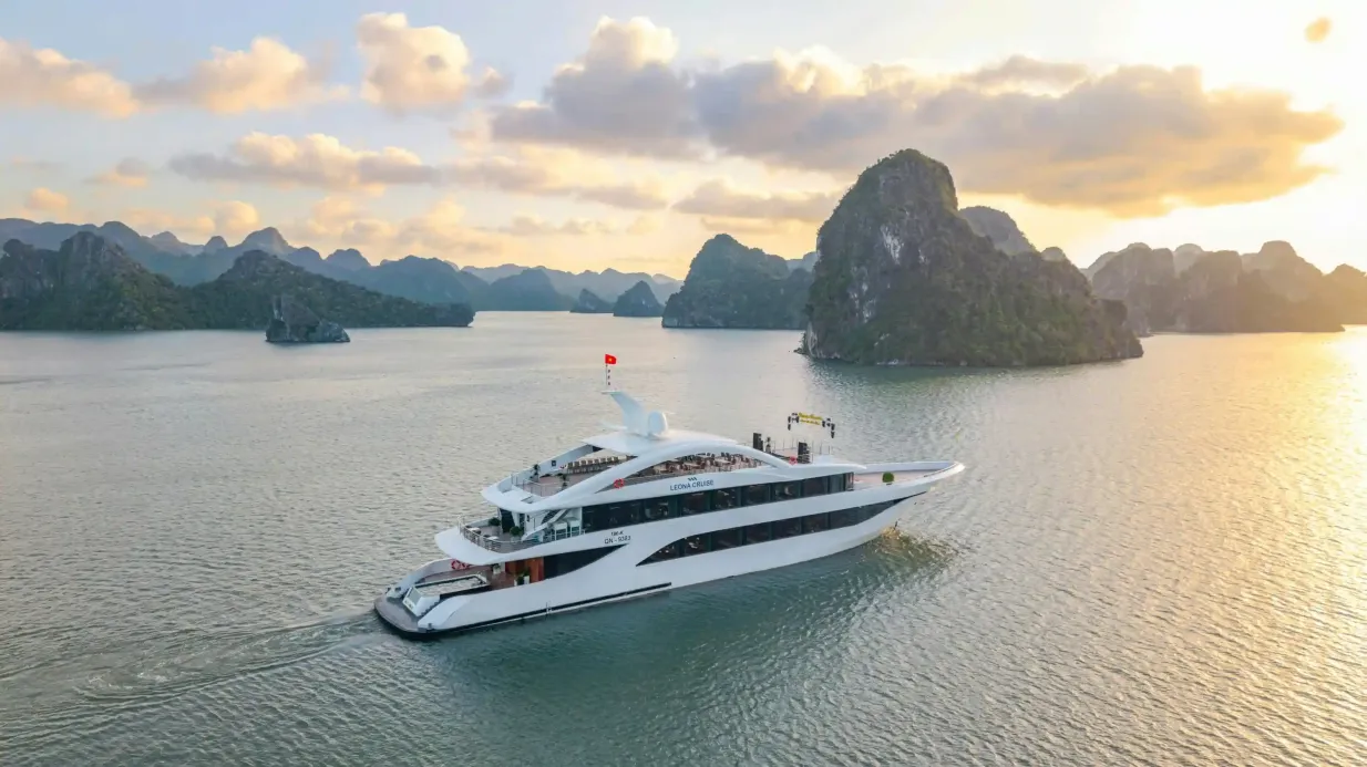 Bahía de Ha Long: Crucero Leona 5 Estrellas + Sung Sot y Ti Top + Traslado opcional + Almuerzo Operado por SST TRAVEL