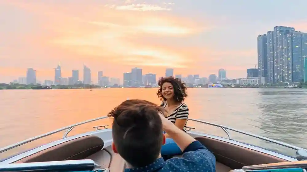 Fiume Saigon: Tour in motoscafo al tramonto + cocktail