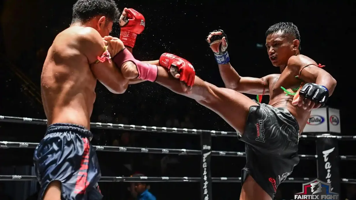 Stadio di boxe Lumpinee: Incontro di venerdì di Muay Thai