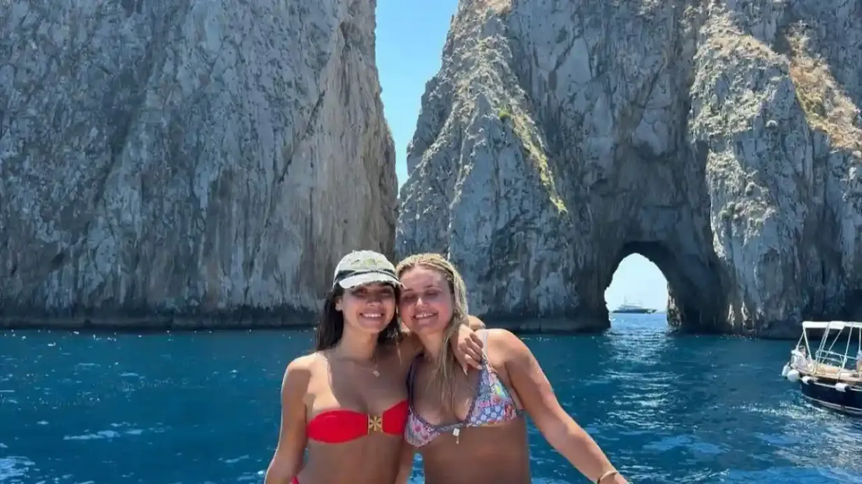 Capri: Passeio de barco ao pôr do sol com bebidas