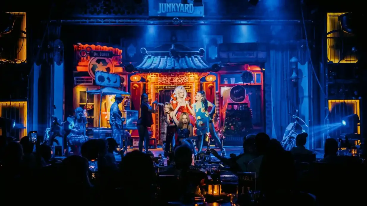 Teatro Junkyard Phuket: Biglietto d'ingresso + Bevanda