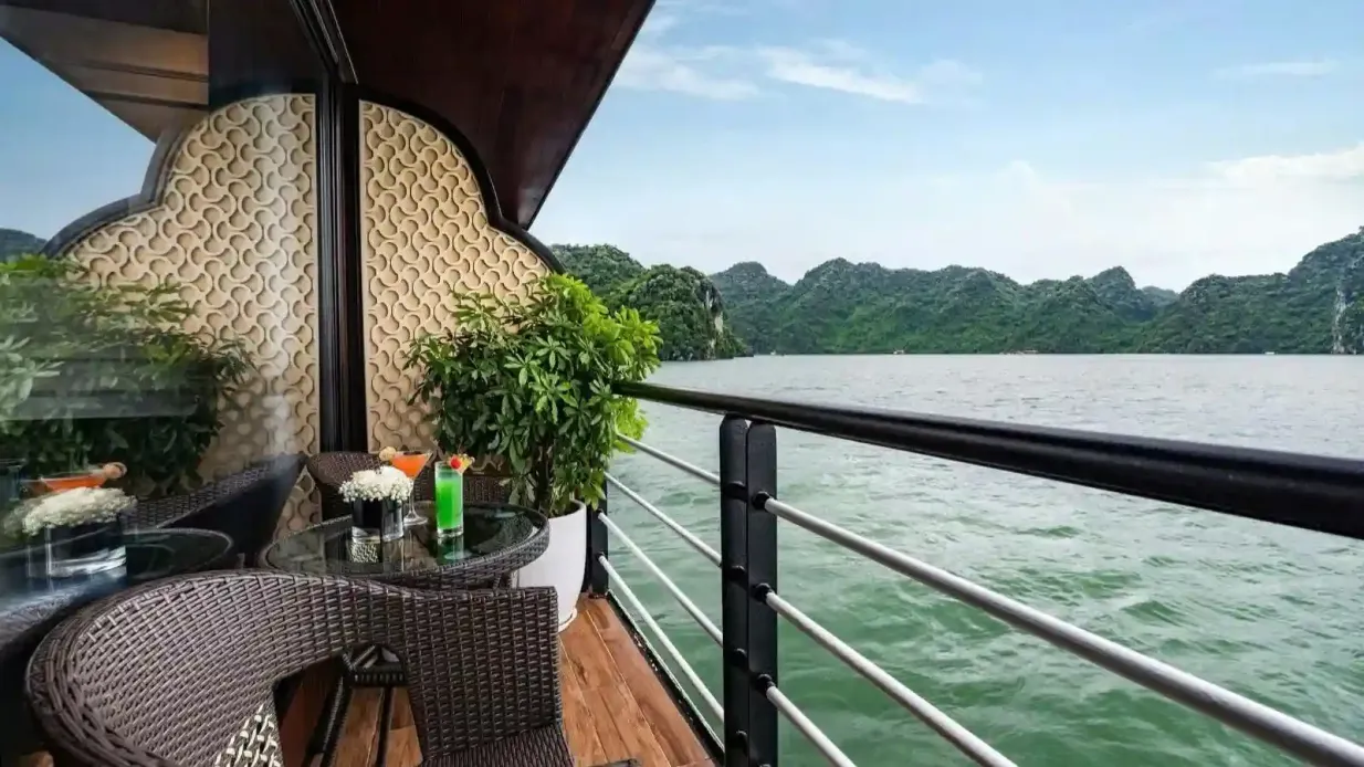 Ha Long & Lan Ha Bay: 2-tägige Bootstour ab Hanoi + Mahlzeiten Bereitgestellt von ILV Travel Trading Company Co., LTD