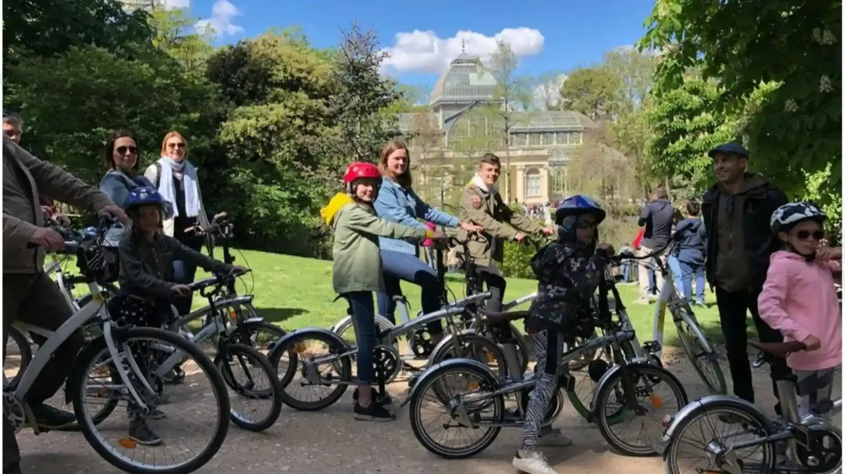 Madrid: Tour guidato in E-Bike del Triangolo d'Oro dell'Arte e del Parco del Retiro