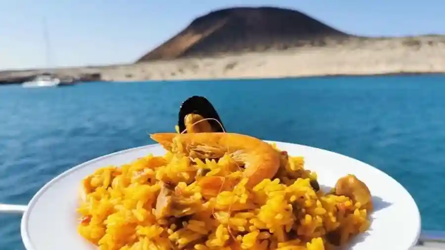 La Graciosa: Geführte Bootstour mit Guide + Fährenfahrt + Transfer von Lanzarote Bereitgestellt von Lineas Romero