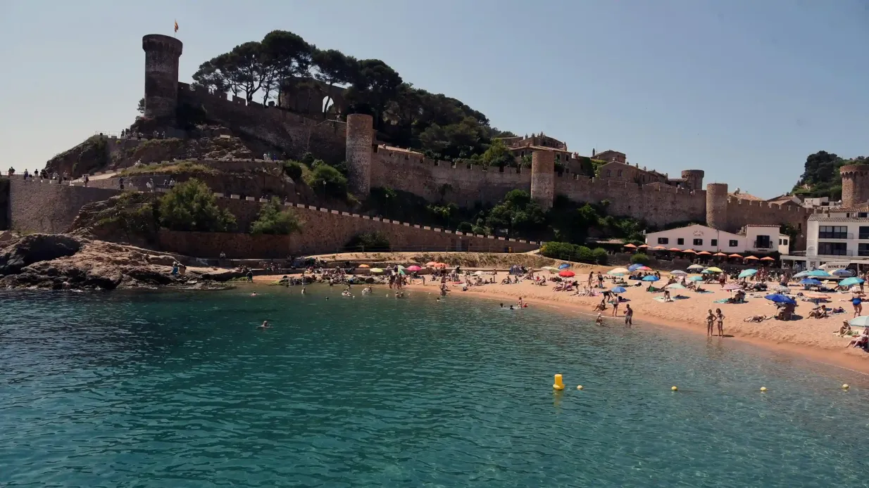 Lloret de Mar: Roundtrip Boat from Tossa de Mar Provided by DOFITOURS, S.L.