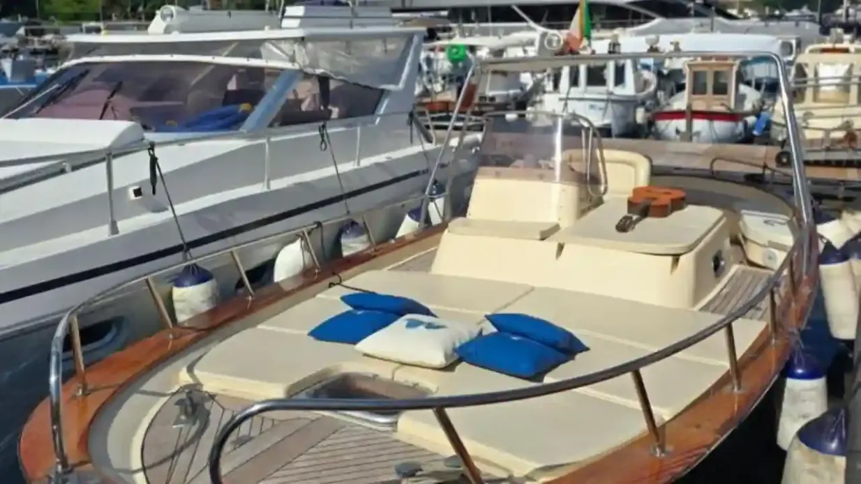 Capri: i punti di balneazione nascosti Tour privato in barca Fornito da ARCADIA EMME VIAGGI SRL