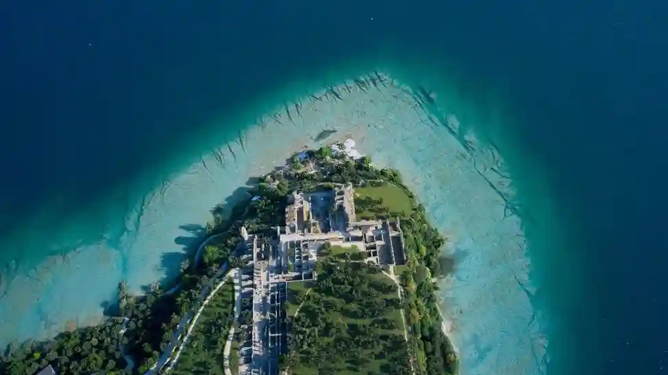 Vérone, Sirmione et Lac de Garde : Visite guidée d'une journée au départ de Milan + croisière en bateau Fournie par CATALINA EUROTRAVEL SRL