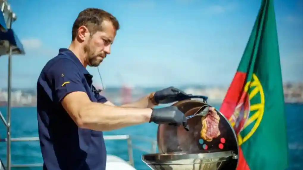 Lissabon: Bootstour + BBQ-Mittagessen, Open Bar & Musik Bereitgestellt von Pacifico Cruises