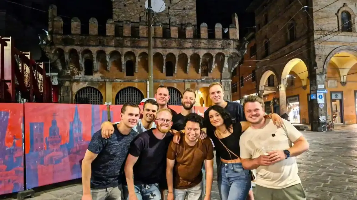 Bologna: Guided Italian Pub Crawl