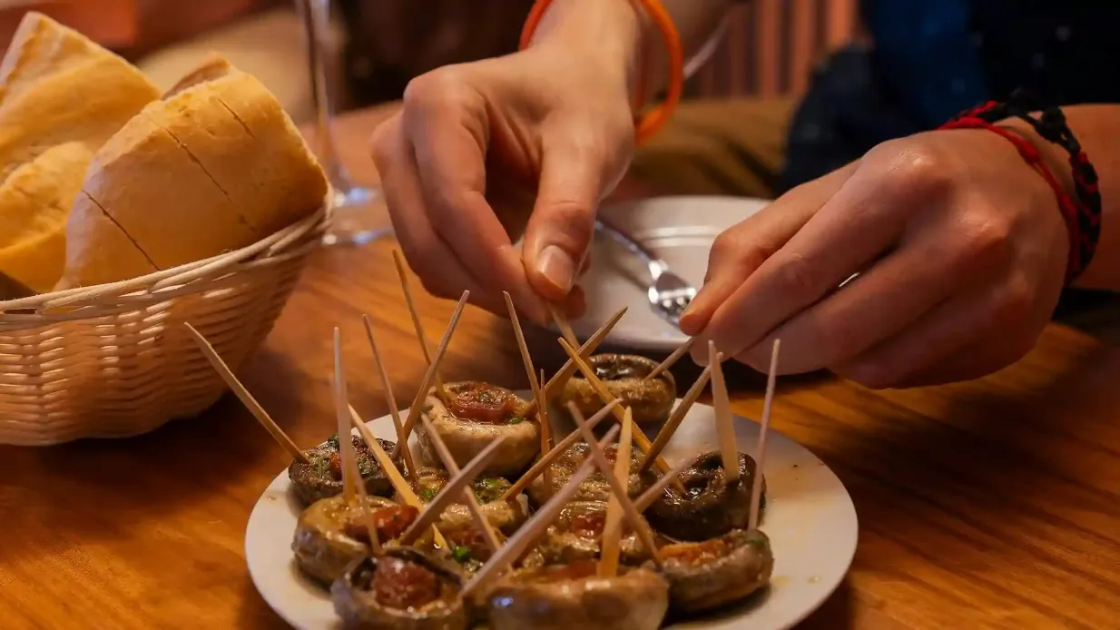 Madrid: Geführte Tour mit Tapas-Verkostung und Getränken