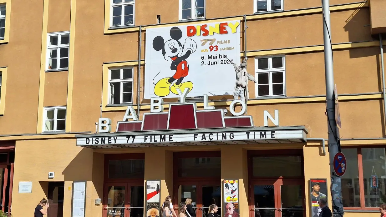 Berlin: Geführte Street Art & Hidden Spots Bike Tour Bereitgestellt von Unlimited Biking Reservations, LLC