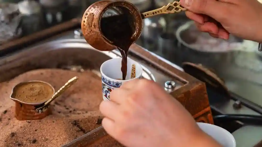 Istanbul: Workshop sul caffè turco preparato con la sabbia a Sultanahmet Fornito da Tourmania
