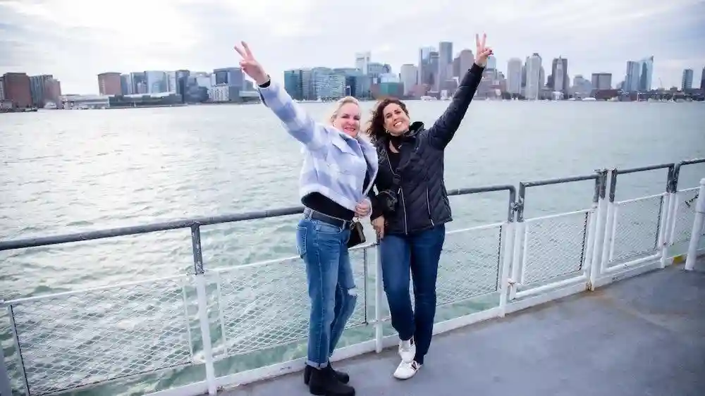 Boston: Visita guiada para pequenos grupos + passeio de barco em Boston/entrada no Aquário de Nova Inglaterra Organizado por See Sight Tours USD