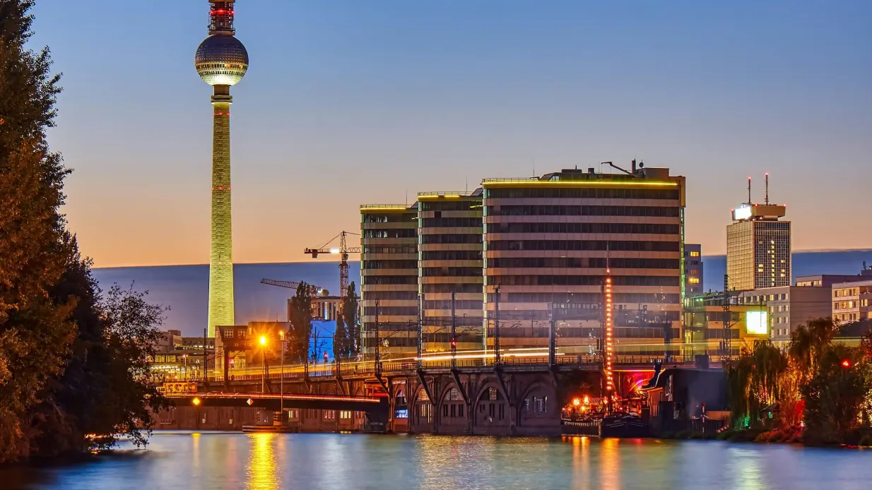 Berlin: Abendliche Open-Top Bus Tour mit Live Guide Bereitgestellt von Big Bus Tours Ltd