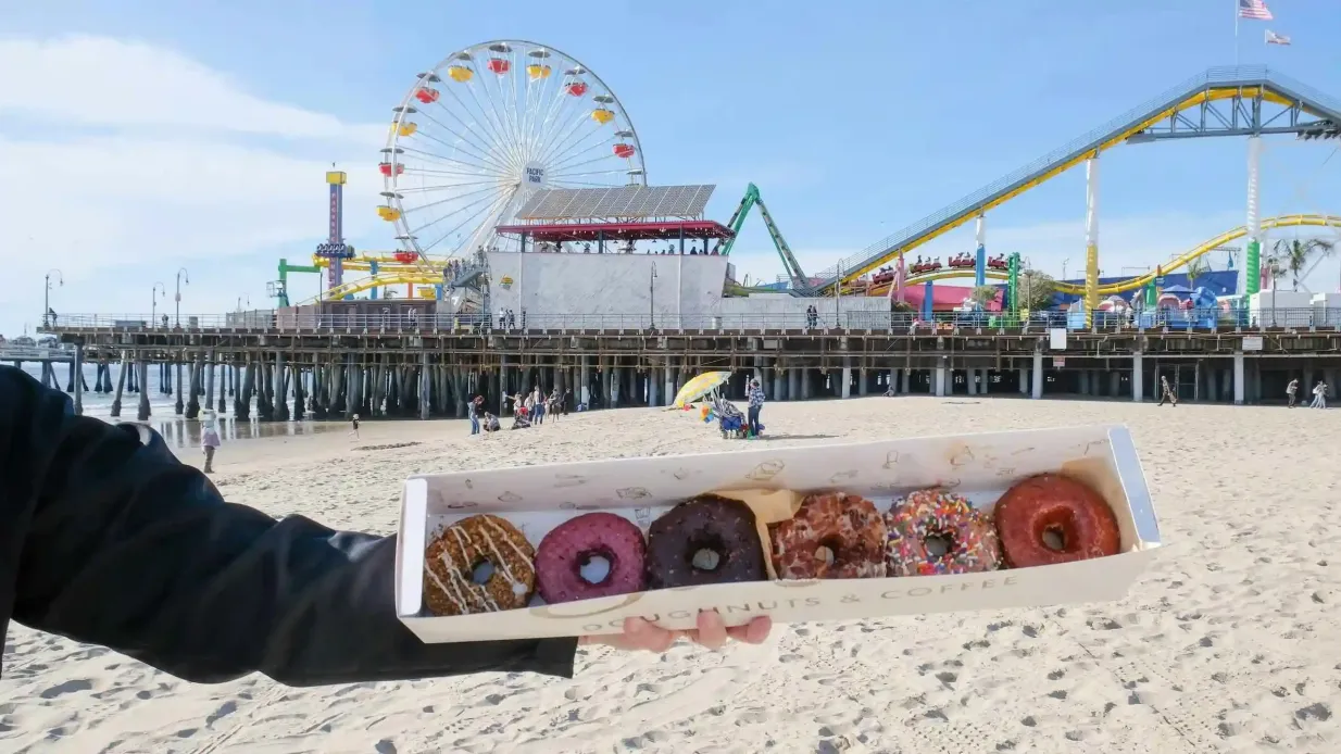 Santa Monica: Guided Ocean Side Donut Tour + Tasting Provided by Underground Donut Tour