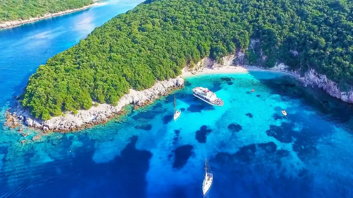 Parga, Syvota y Laguna Azul: Paseo en barco de un día desde Corfú Operado por Corfu Daily Cruises Joint Venture