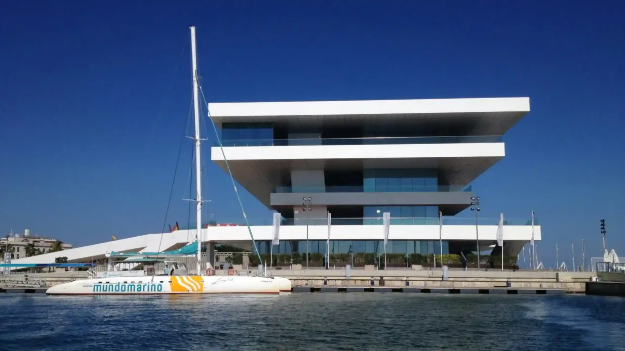 Valencia: Bootstour auf einem Katamaran + Paella + Getränk