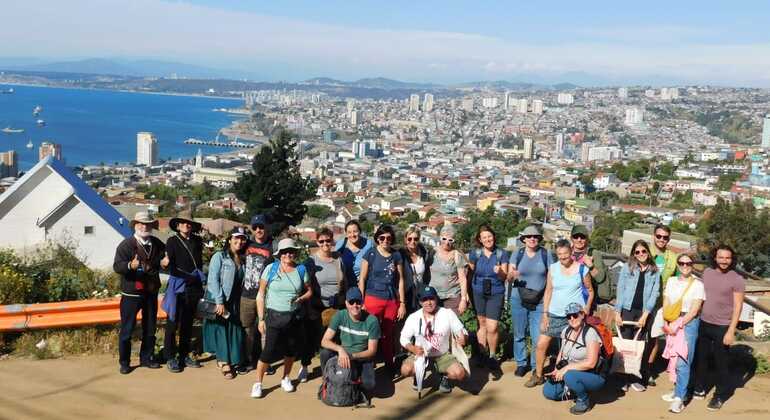 Visite à pied gratuite : L'art de Valparaiso par des guides locaux Fournie par Cerro 47 tours